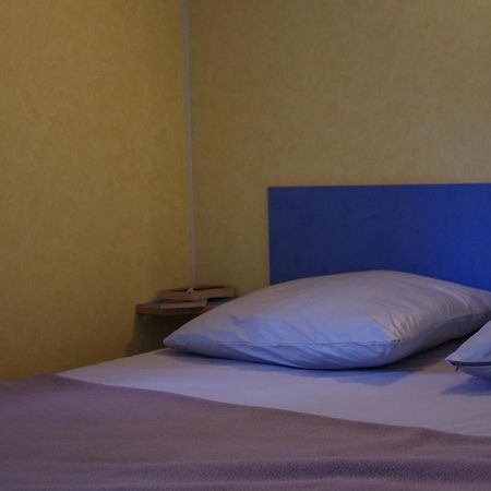 Camping La Bergerie Hotell La Chapelle-Achard Rum bild